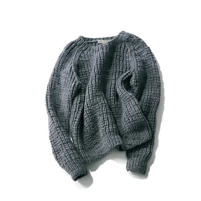 ニット￥45,100／サードマガジン（メリノス デル レイ）