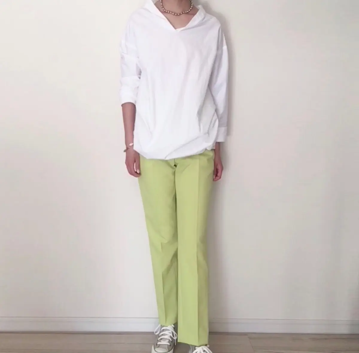 爽やかに白シャツとコーデ