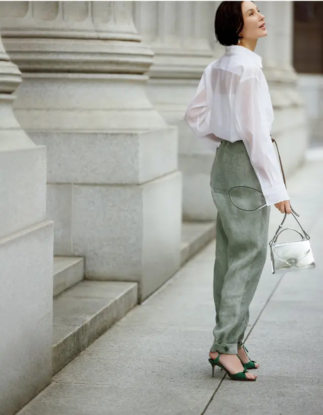 シアーな白の田沢美亜