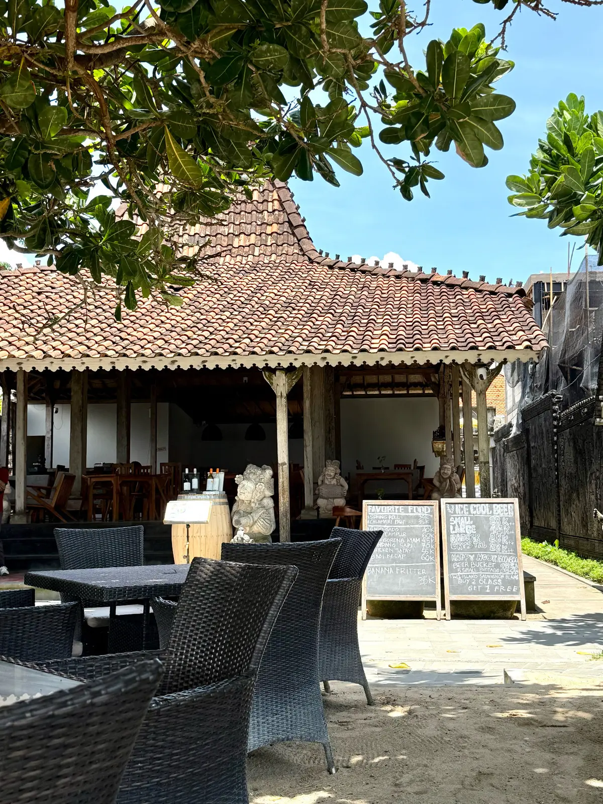 バリ島　サヌール50代夫婦旅行　BALI 　サヌールビーチ　インドネシアレストラン