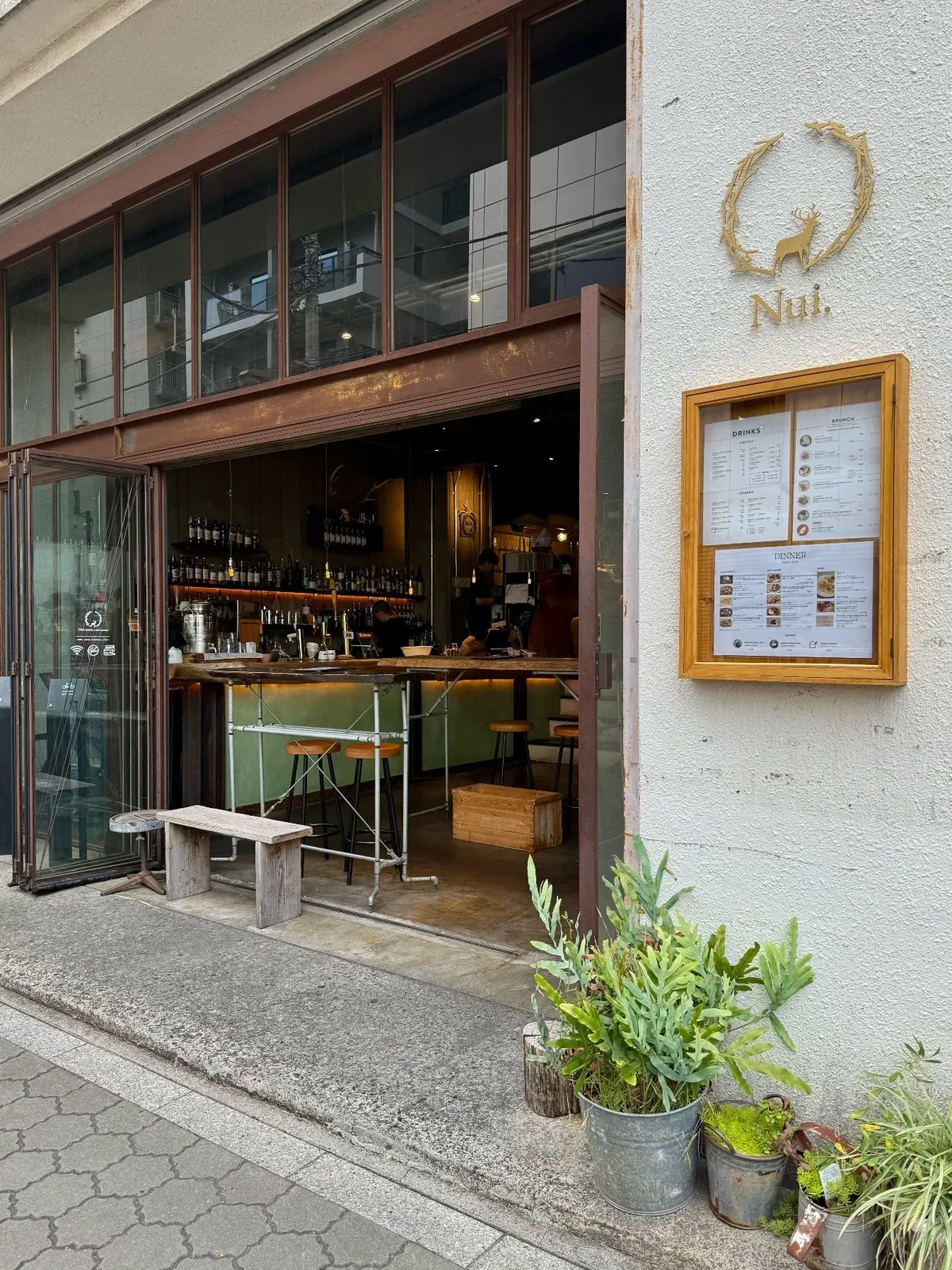 Nui. HOSTEL & BAR LOUNGE　蔵前カフェ　入り口写真