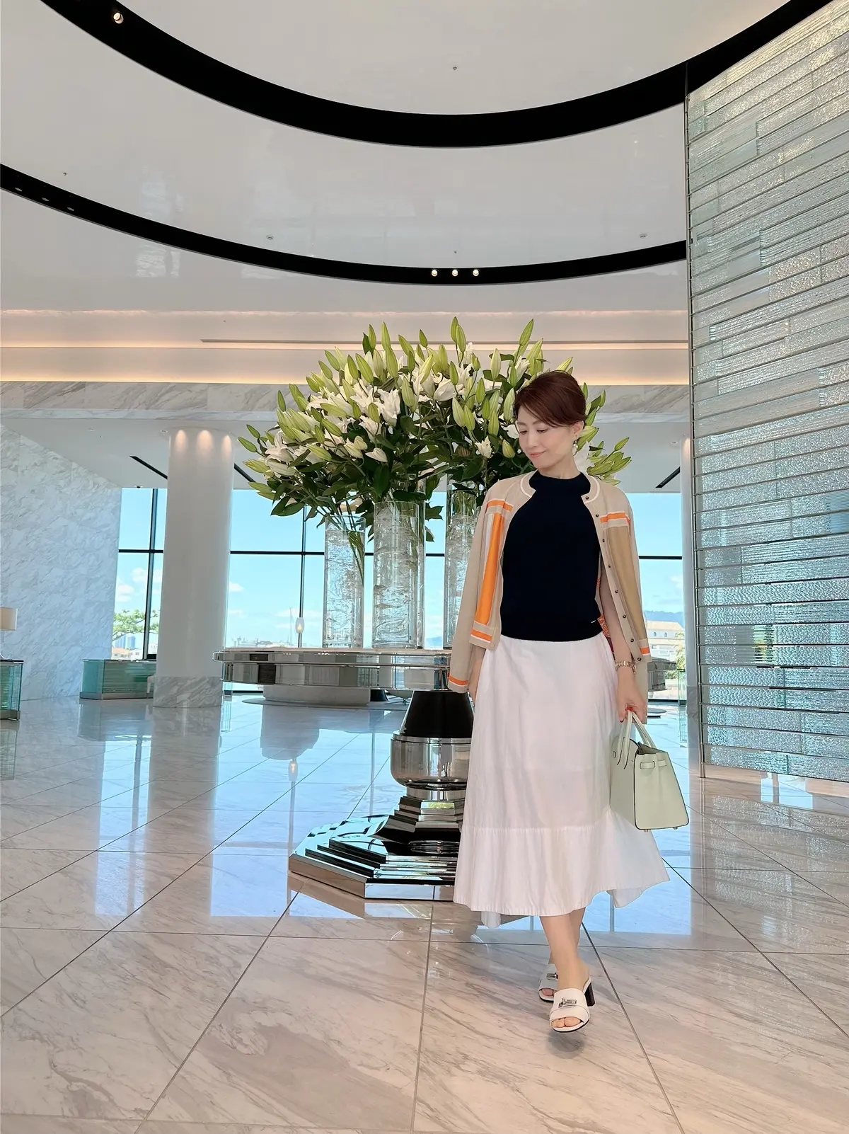 アラフィーこそ白を着る　大人ホワイトスカの画像_1