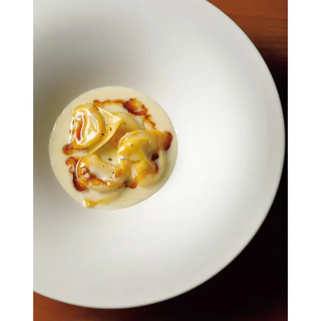 ゴルゴンゾーラとトリュフのソースで味わう「空豆のピュレとリコッタチーズのトルテッリ」　