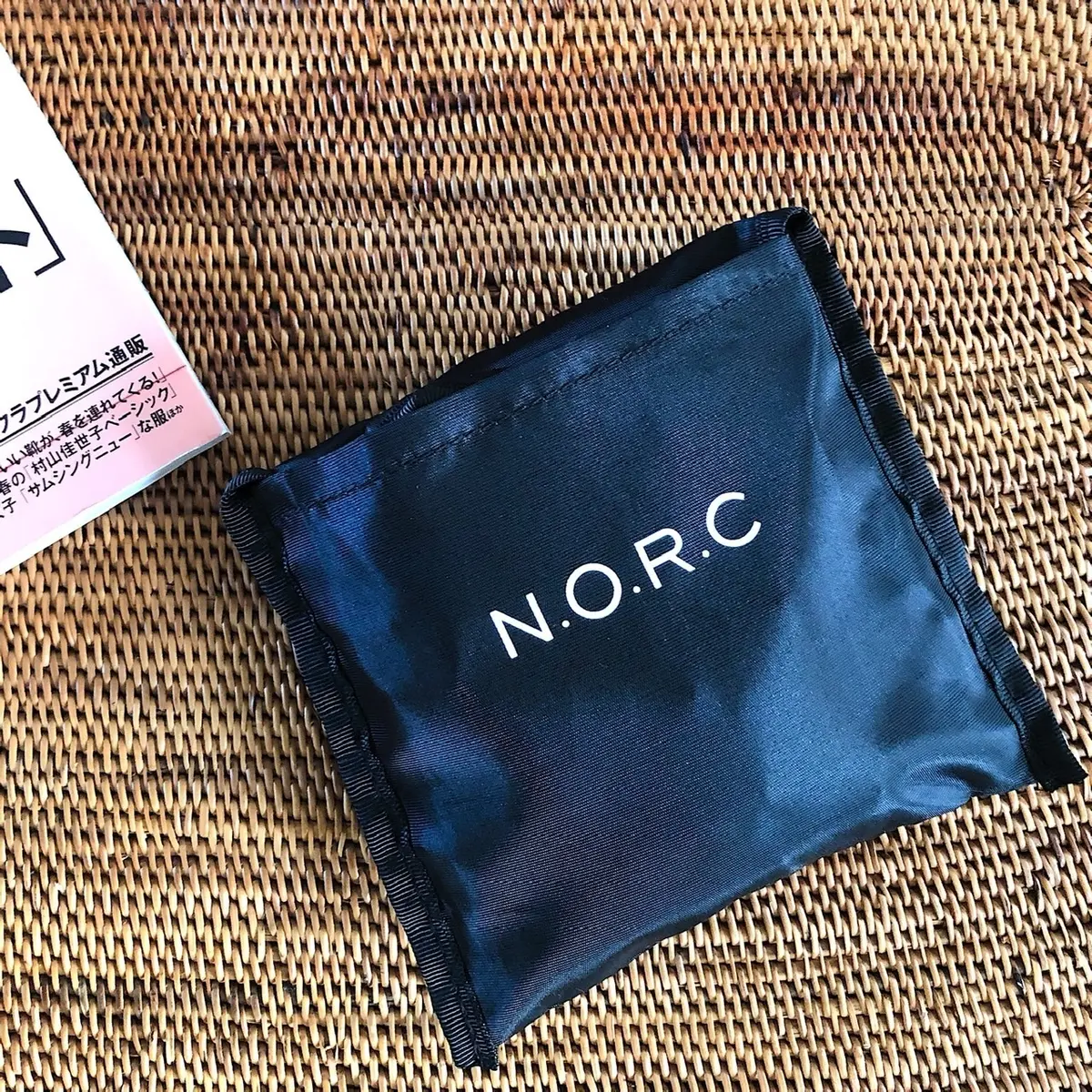 エクラ4月号付録　「N.O.R.C」とコラボした黒ショッパーBAGコーデ