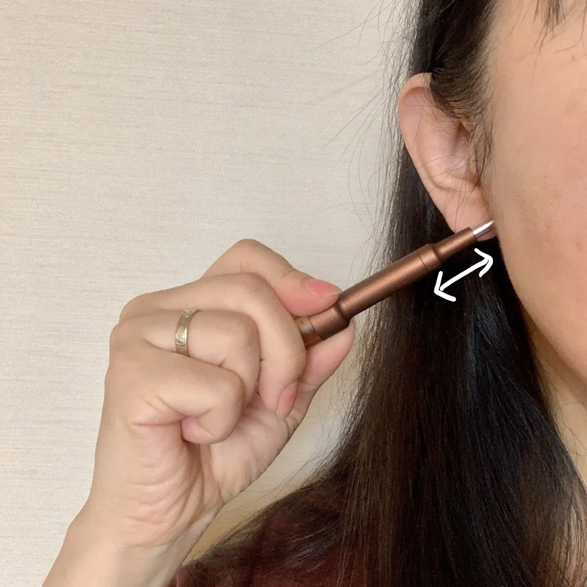 耳の前後のリンパ節も押す