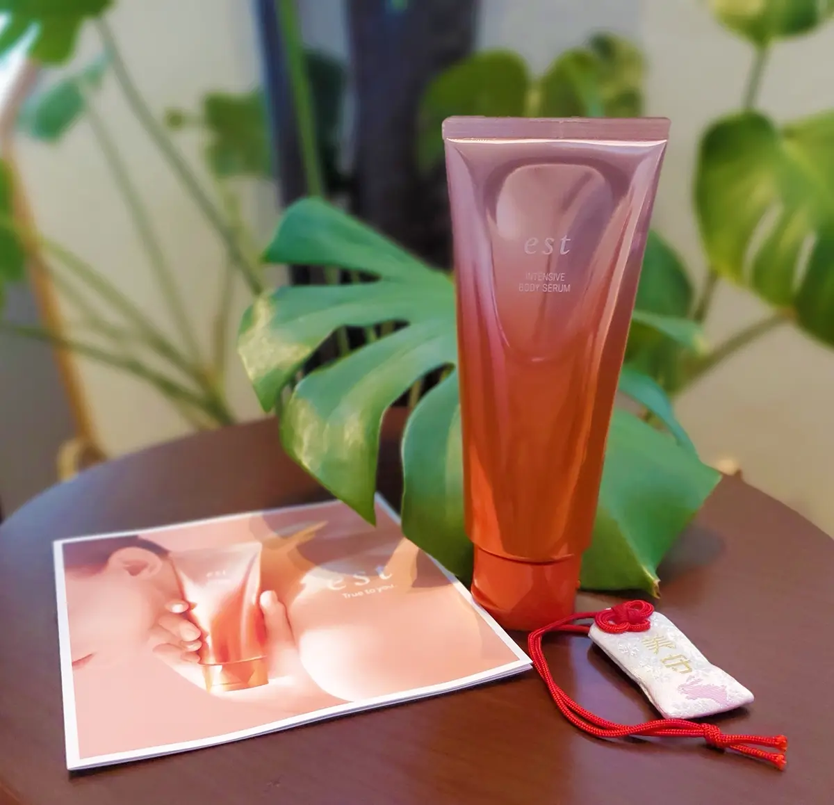 エスト インテンシブ ボディセラム 150g 税込6600円。上品で素敵なパッケージに運気も上がりそうです。