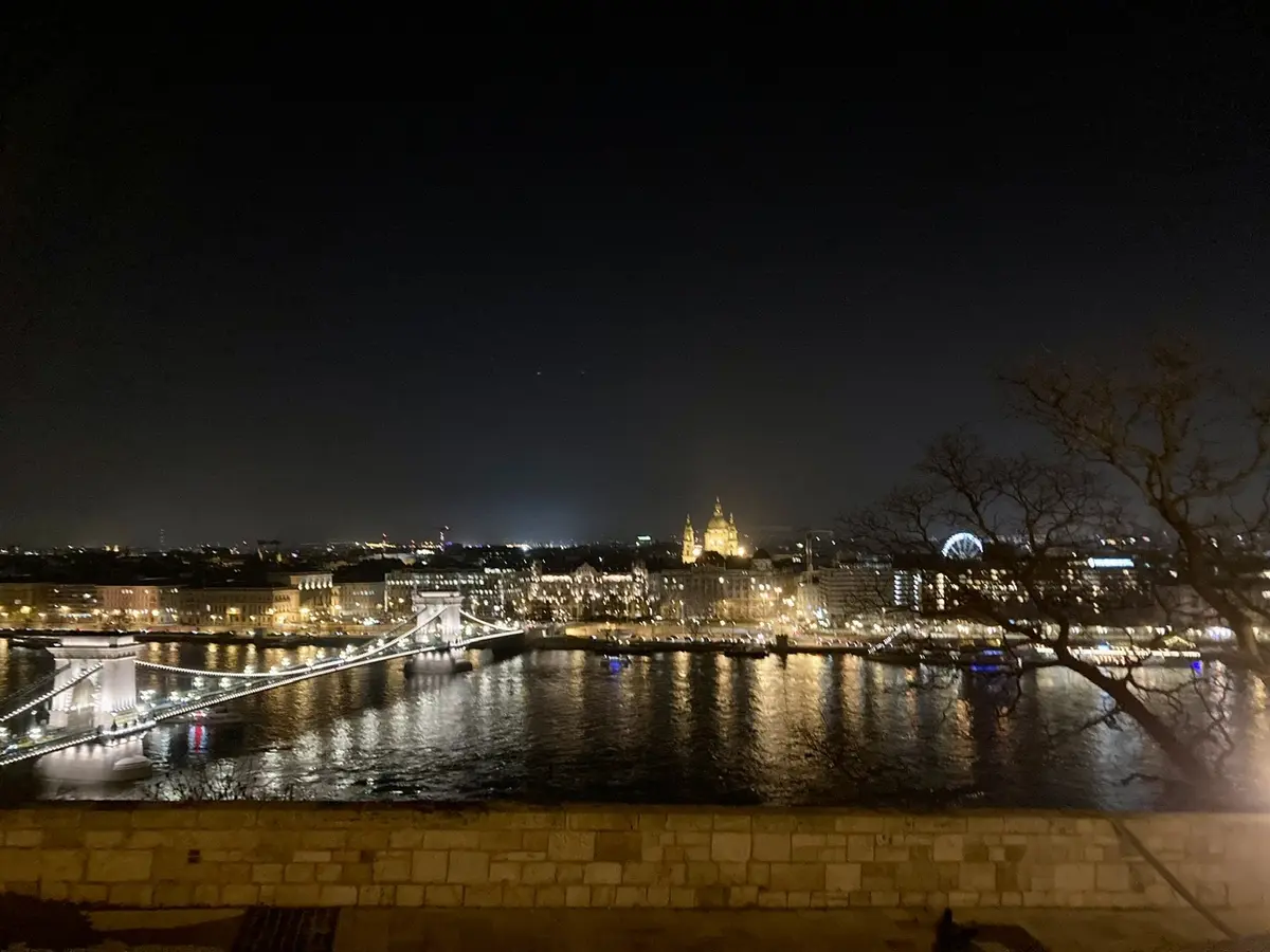 ハンガリーブダペストのロマンチックな夜景
