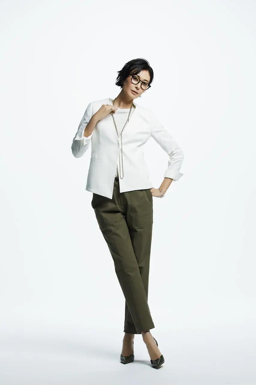 「NEMIKA×T.」ジャケットとパンツ