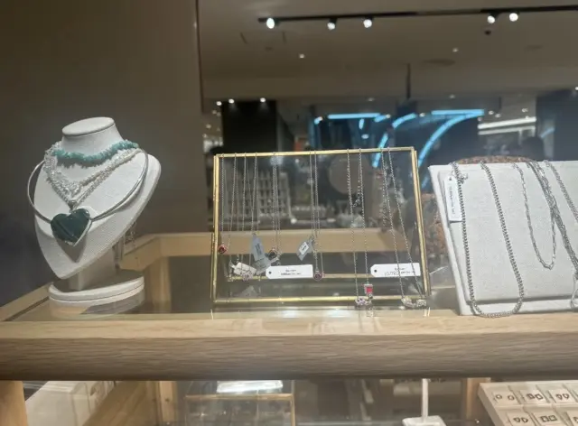 ブラックのドレスでお出かけスタイル。の画像_8