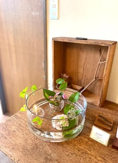 「はちやま」店内入口付近