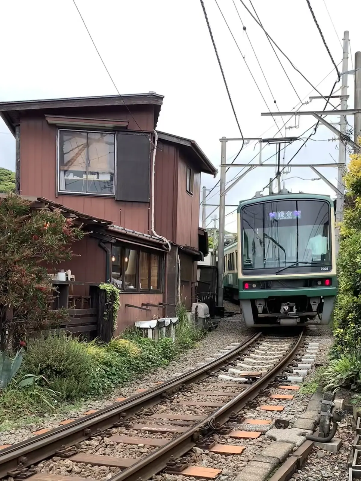 カフェ　ヨリドコロ　と　江ノ電