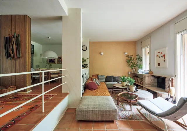 リビングは1段下がったところに