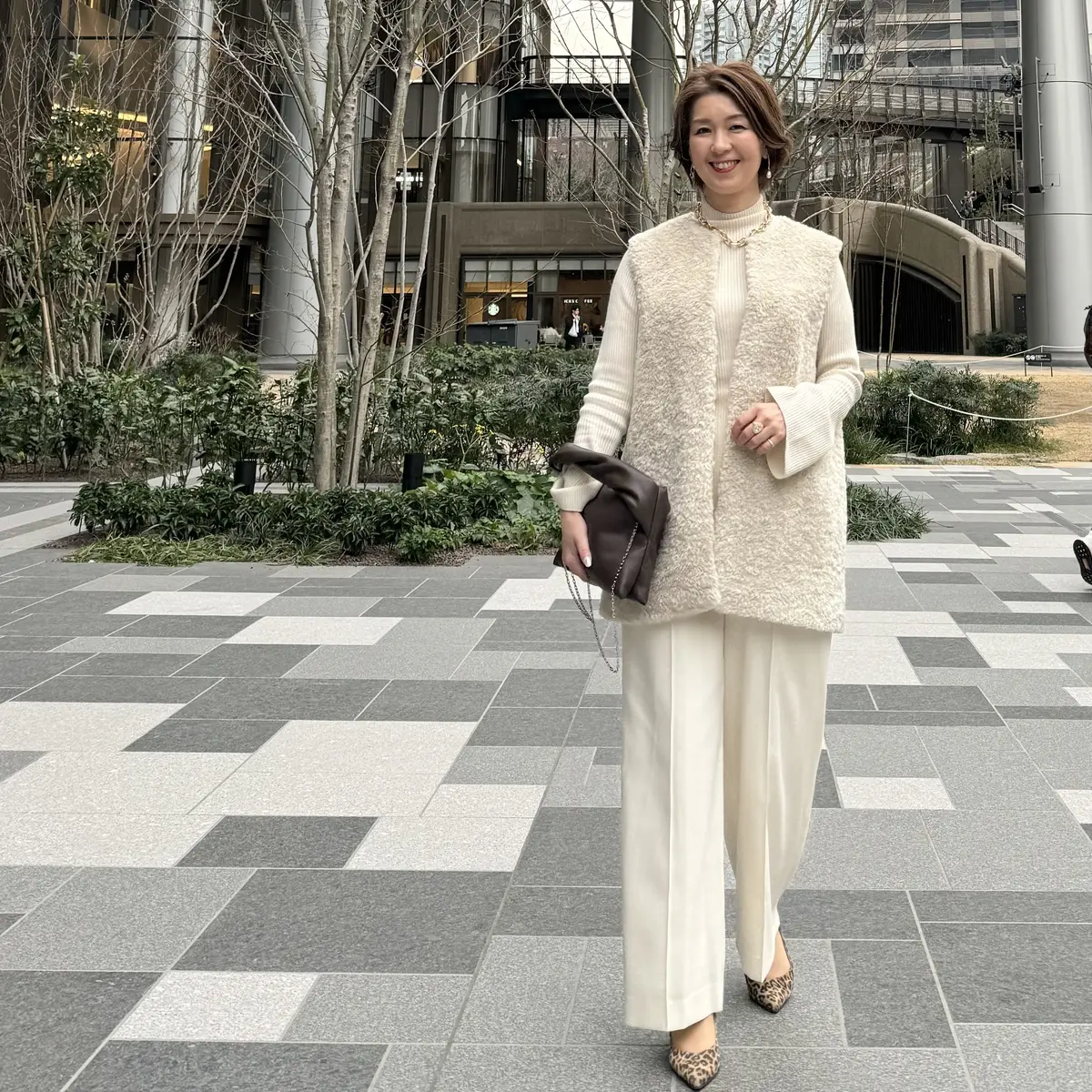 ホワイトコーデで麻布台ヒルズへ♪の画像_1