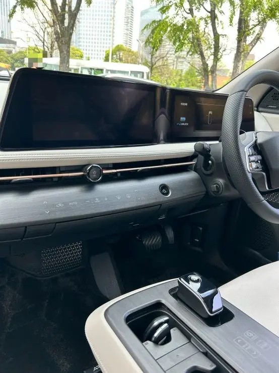 クロスオーバーEV日産アリアのディスプレイ