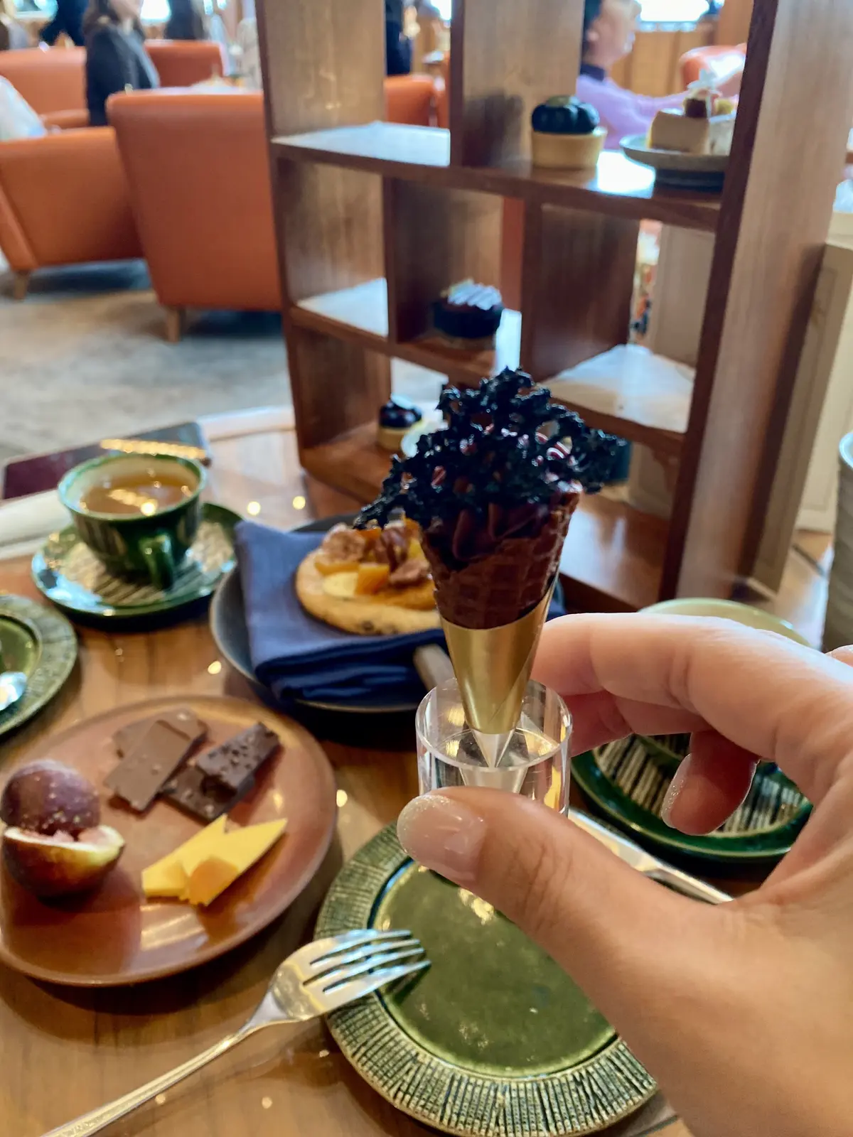 アンダーズ東京アフタヌーンティーのチョコレートバーとさつまいものコーン