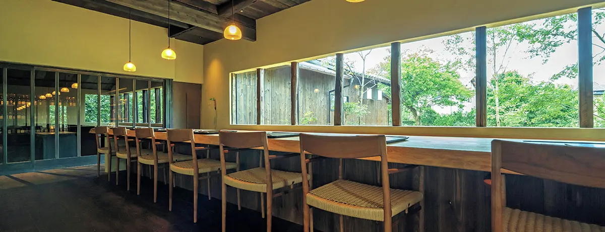 自然あふれるエリアで心  静かに滋味深い料理を味わえる