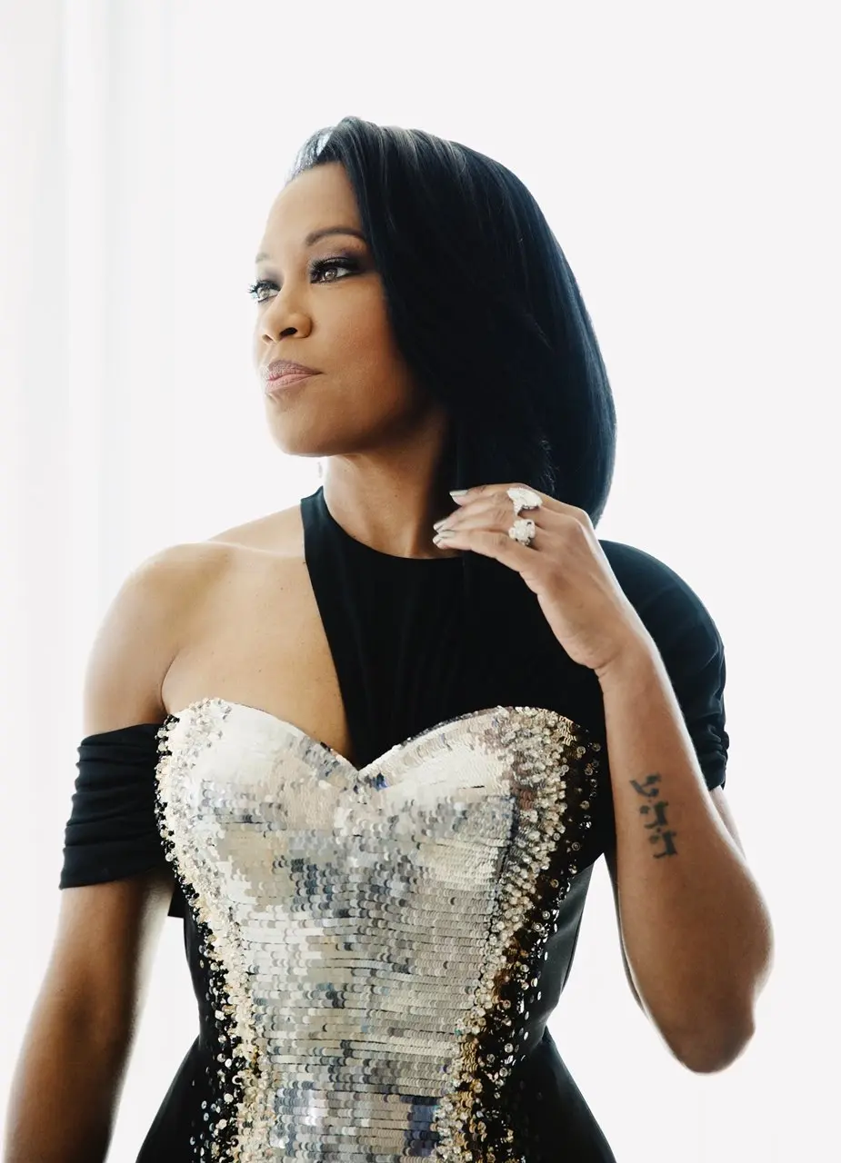 第78回ゴールデングローブ賞 フォーエバーマーク ダイヤモンド レジーナ・キングのジュエリー