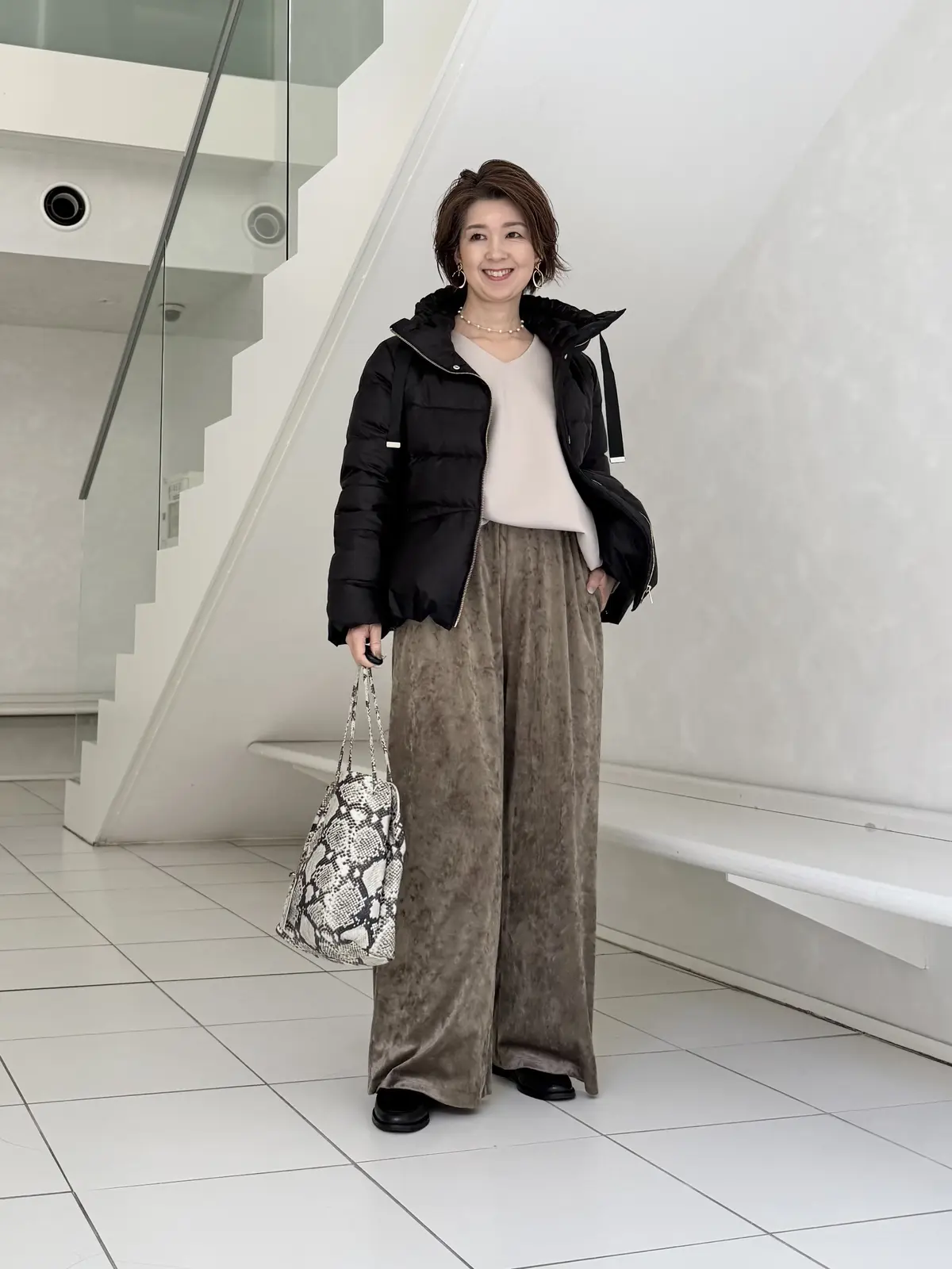 “ラクなのに上品”を叶えるベロアパンツ着の画像_3