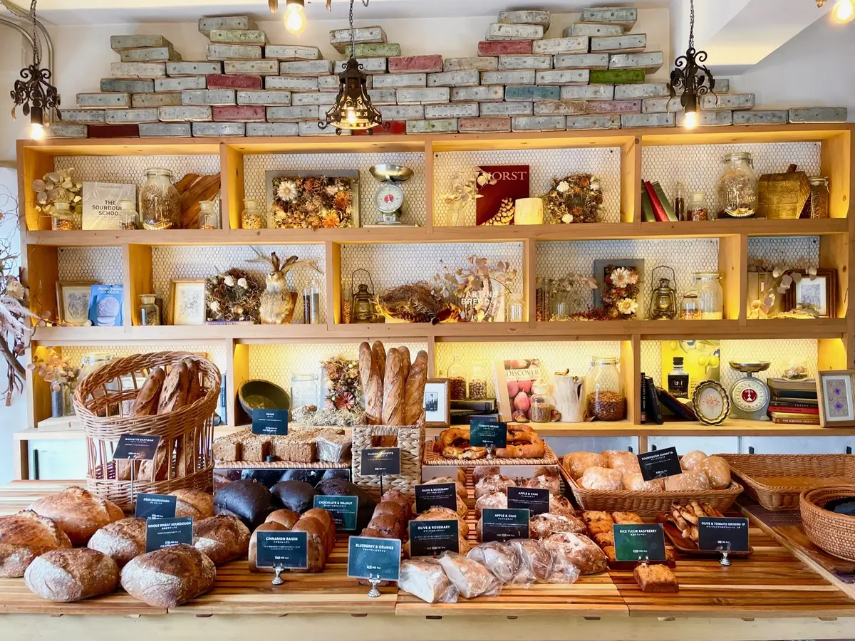 バルティザン ブレッドファクトリーのオシャレな店内