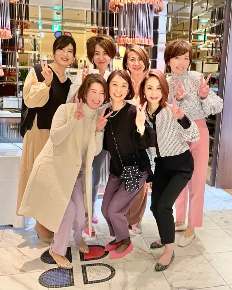 春のベージュワンピースの画像_3