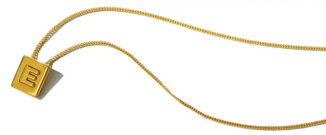 シックなイニシャルモチーフ