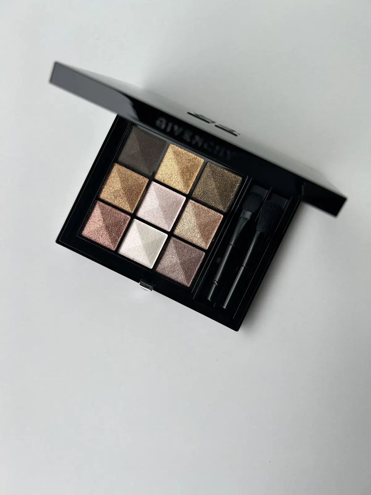 2024年春の新色シャドウ／③ジバンシイ／ル・ヌフ・ジバンシイ 07￥8,360（１月3日〜限定発売）