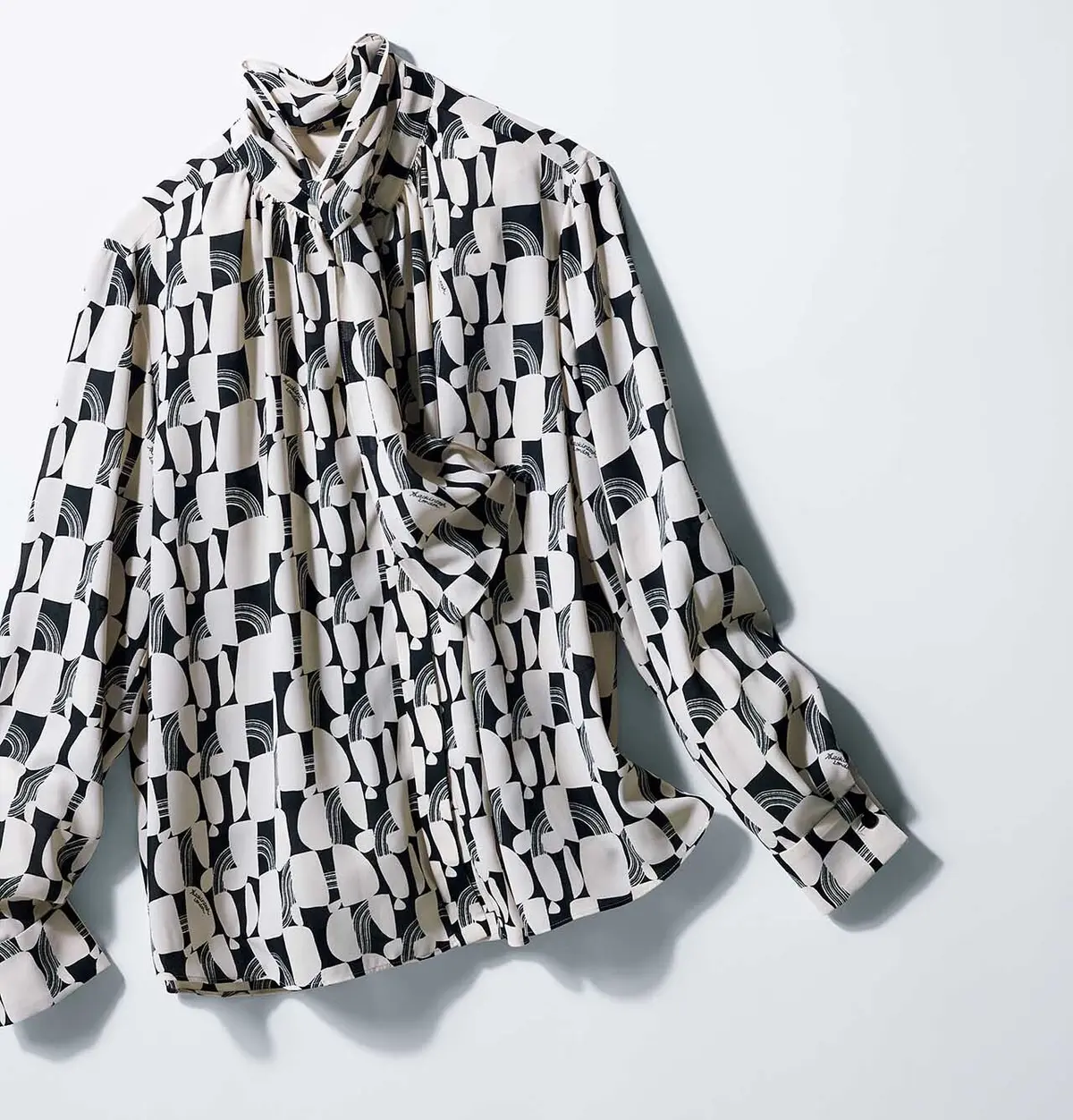 一枚で、ぱっと晴れやか！ レトロモダンなプリント柄