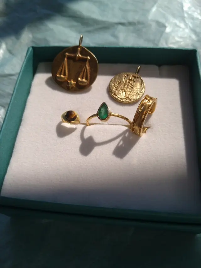 コインチャームやリングやイヤーカフ