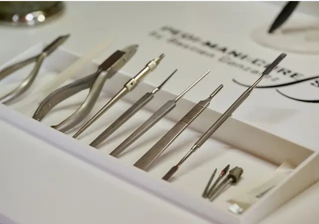 これらの器具を駆使して、 フットケアを