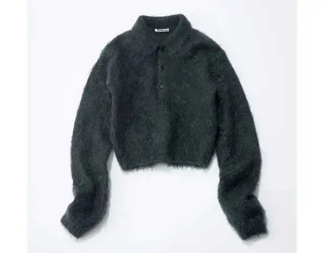 小さな襟とふわふわな肌ざわりに心ときめく