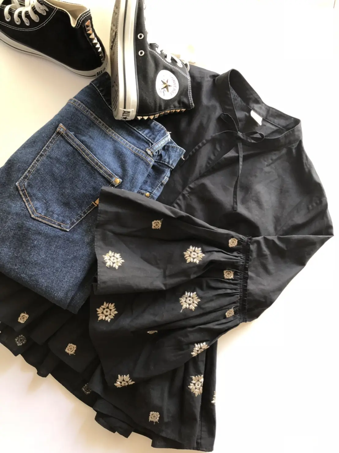 ラメの服とスニーカーと。の画像_3