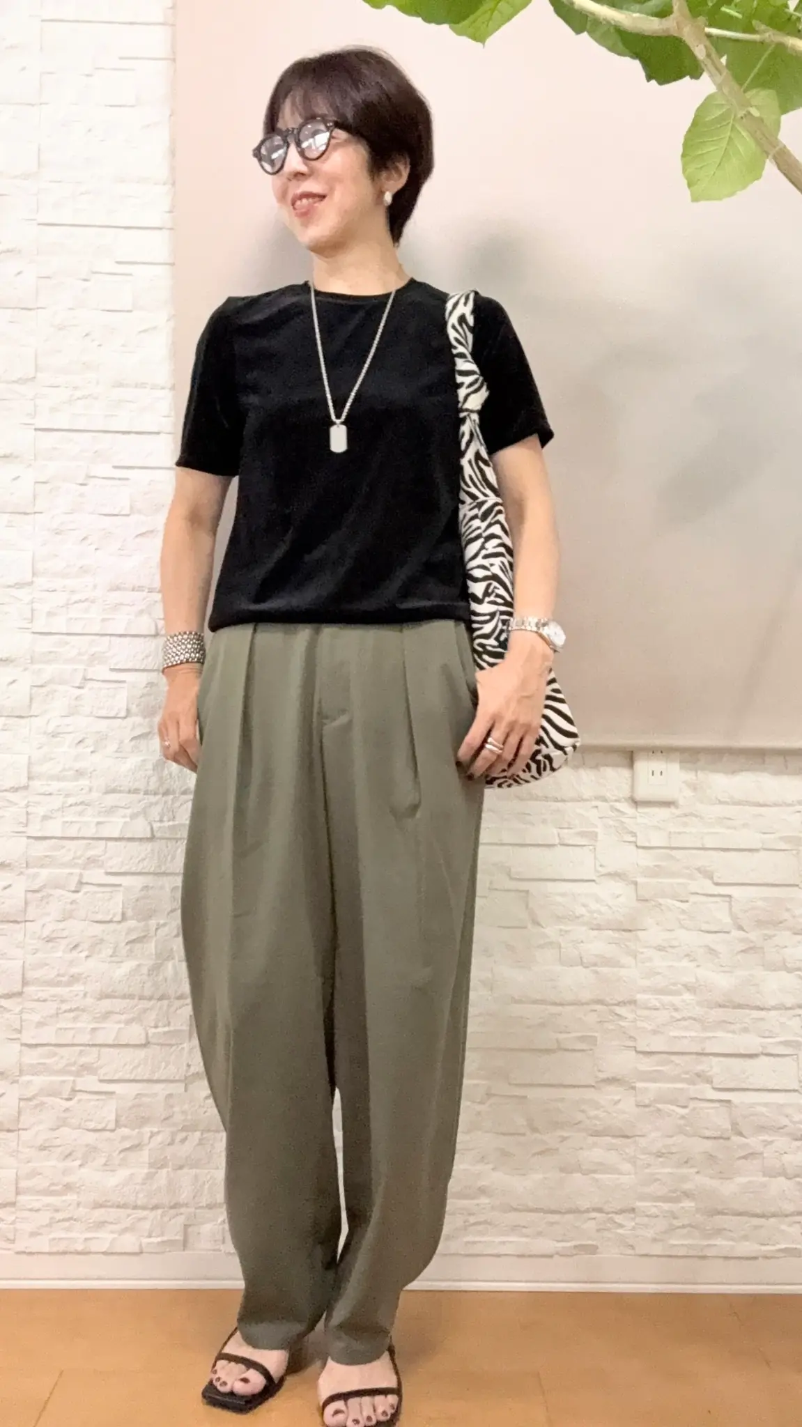 GU　しまむら　パンツコーデ　サンダル　サングラス　ユニクロ　シルバー