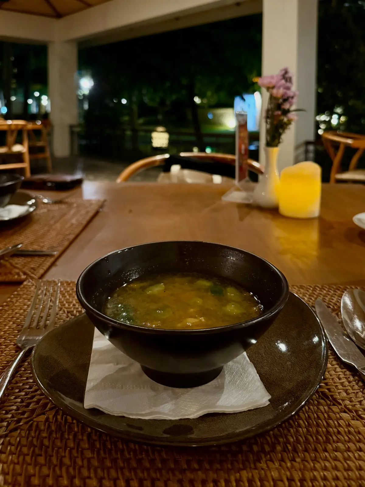 バリ島　サヌール　50代夫婦旅行　プラマサヌールビーチホテル　PRAMA SANUR BEACH BALI　Indonesia cuisine インドネシア料理レストラン　LadaResto　料理　スープ