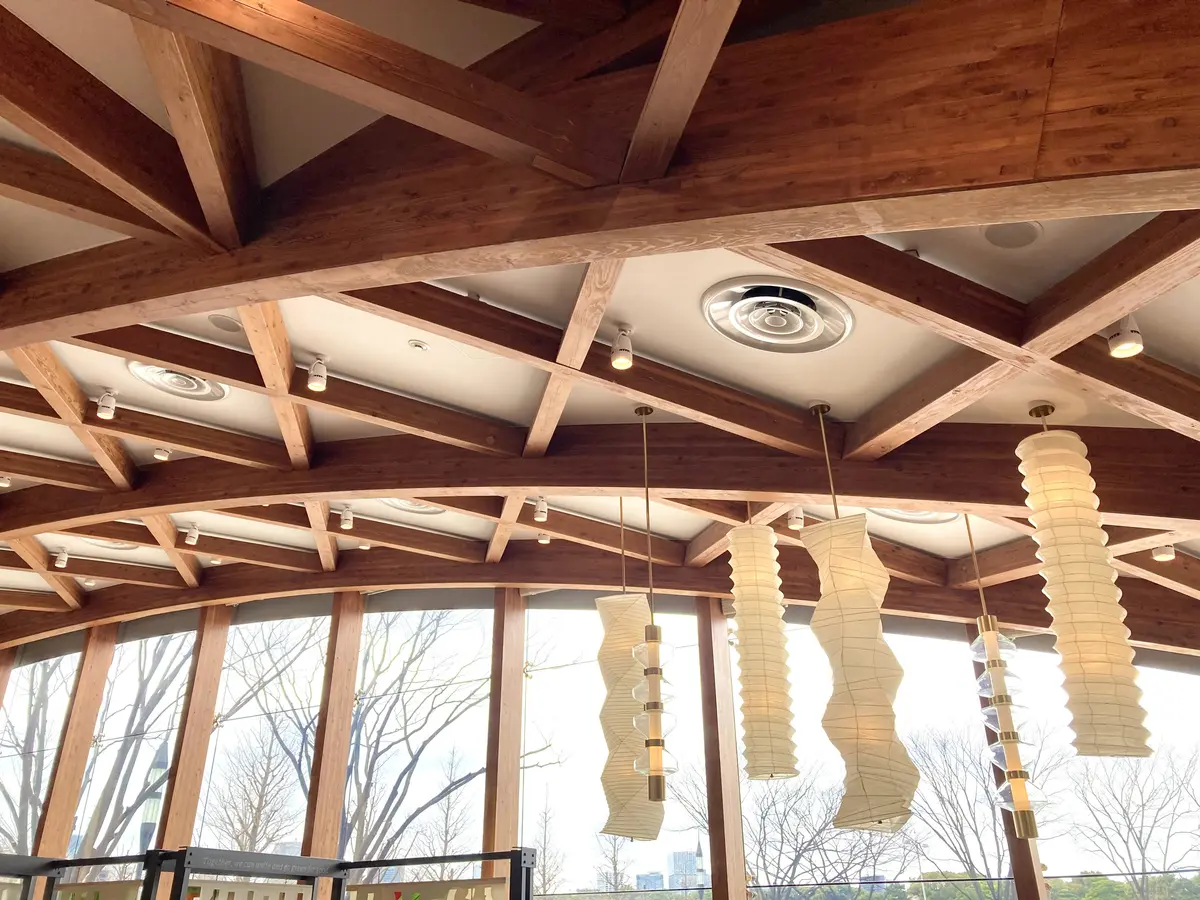 ZARAグリーンパンツで皇居外苑スタバへの画像_4