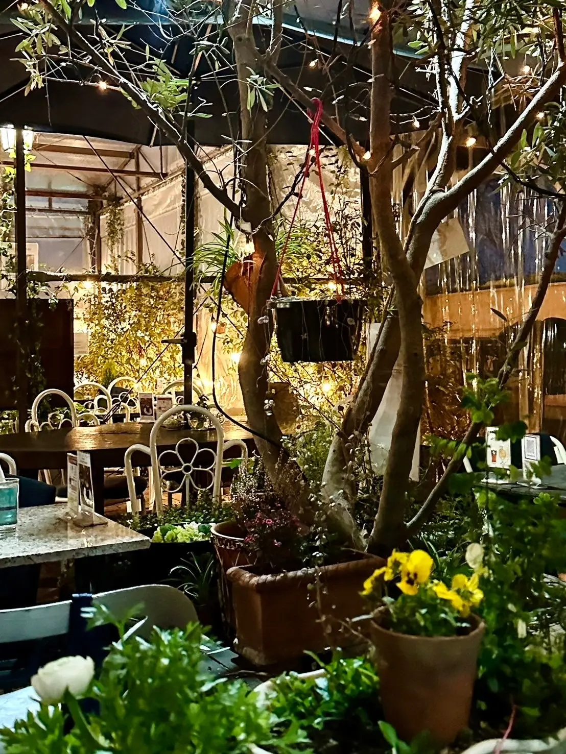 ビルごと全部アンティーク売り場。ガーデンの画像_2