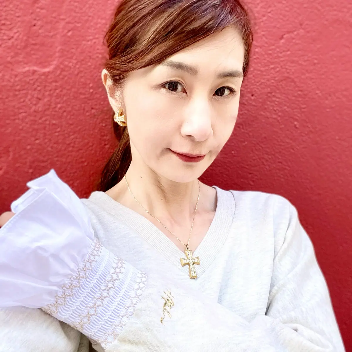 ゴールドとスワロフスキーのクラスモチーフのアクセサリーと合わせて