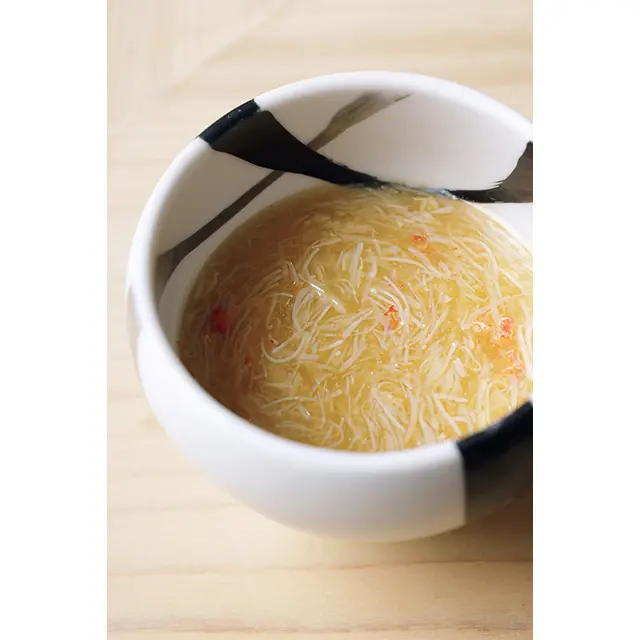 時期の茶碗蒸し。この日は毛蟹で深い味わい。温かい一品でほっとひと息