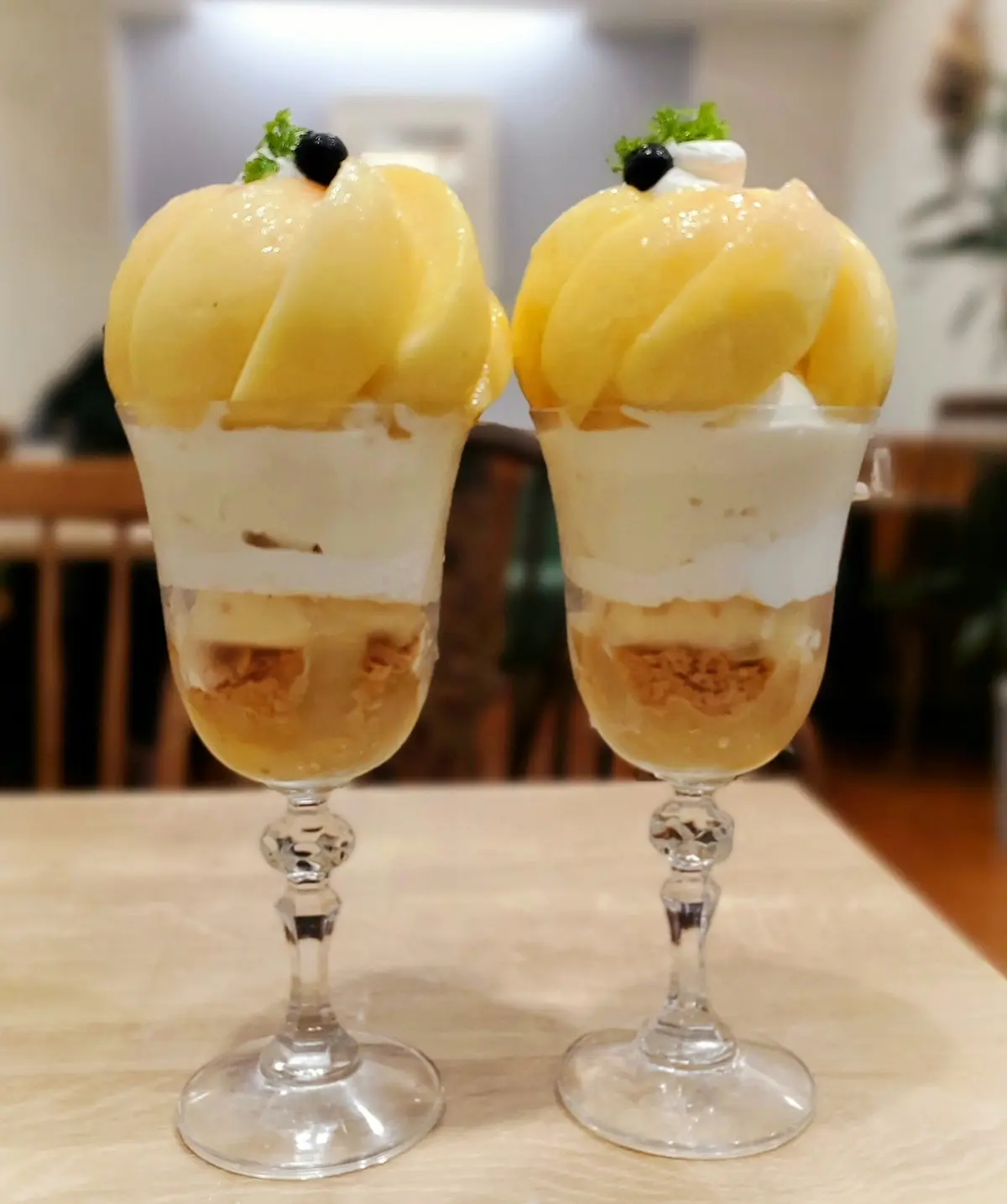 白桃とラベンダーのパフェ@T's Cafe ゲートイン紙屋町店