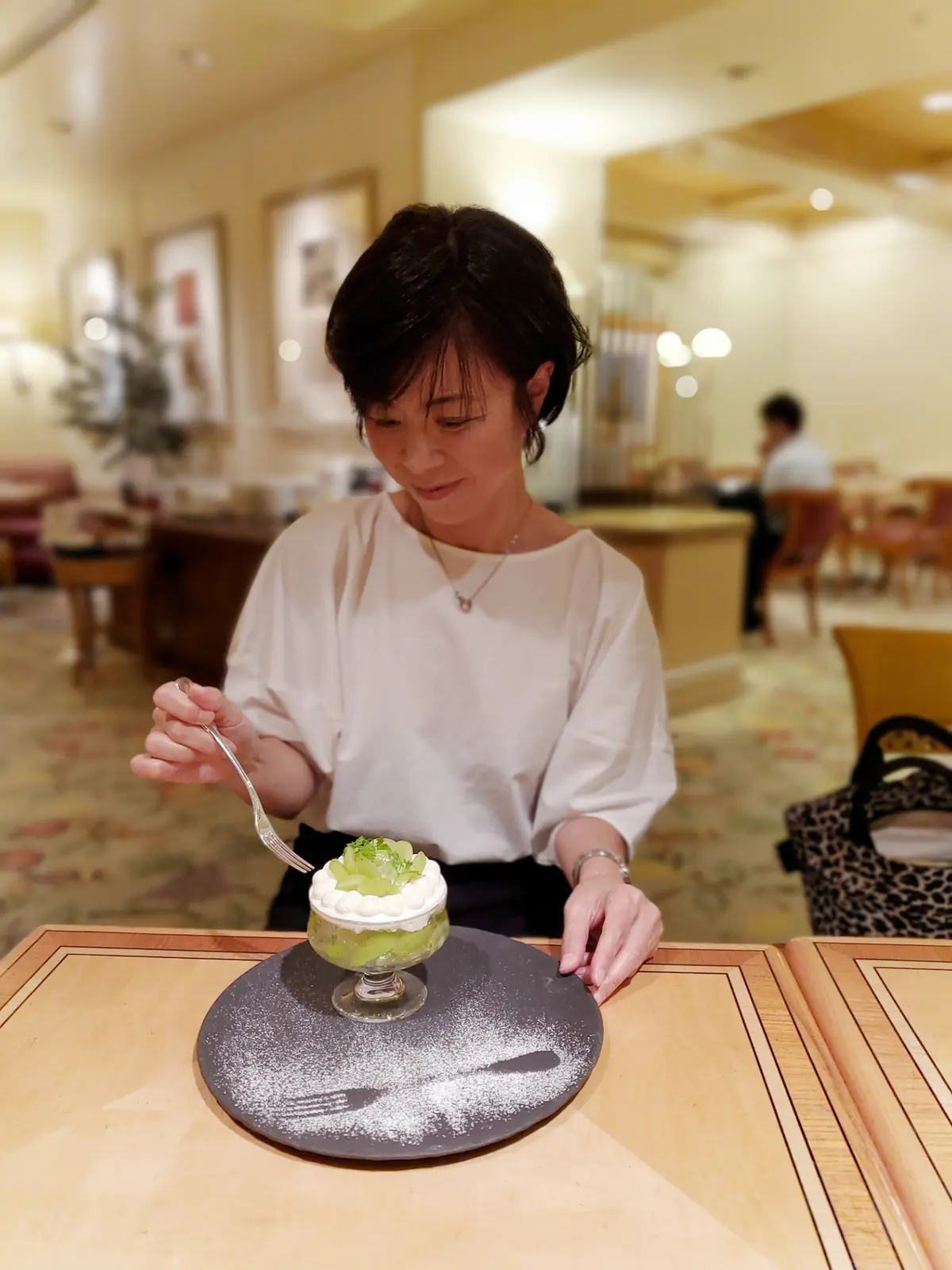 落ち着いた店内ではゆっくりパフェを楽しめます。