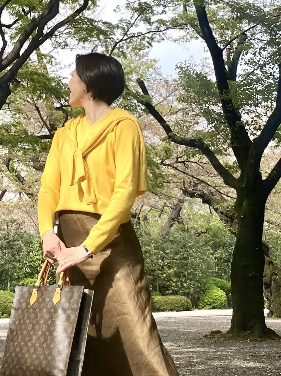 イエロートップス＋ボリームスカートコーデ②