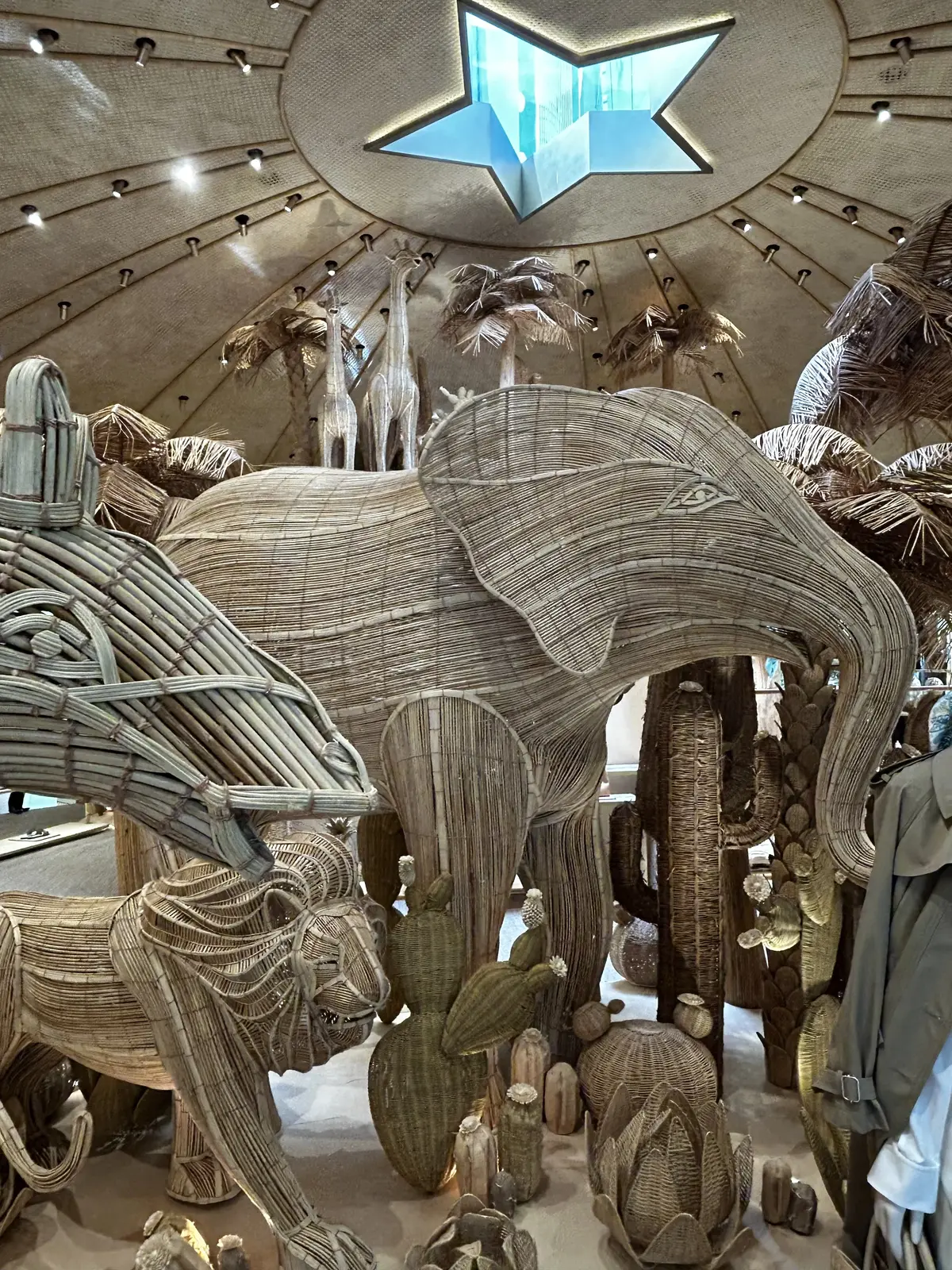 Dior Gold House Bangkok  ディオール・ゴールド・ハウス　バンコク