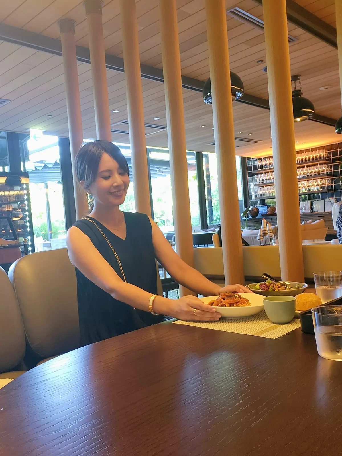 40代ファッション、黒ワンピース、秋コーデ、スタイルデリ、STYLE DELI、青山ランチ、地中海料理、ママ友ランチ、STELLAR WORKS