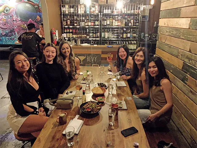 ヒップな音楽を聞きながら、おいし いカクテルを飲める楽しい場所。