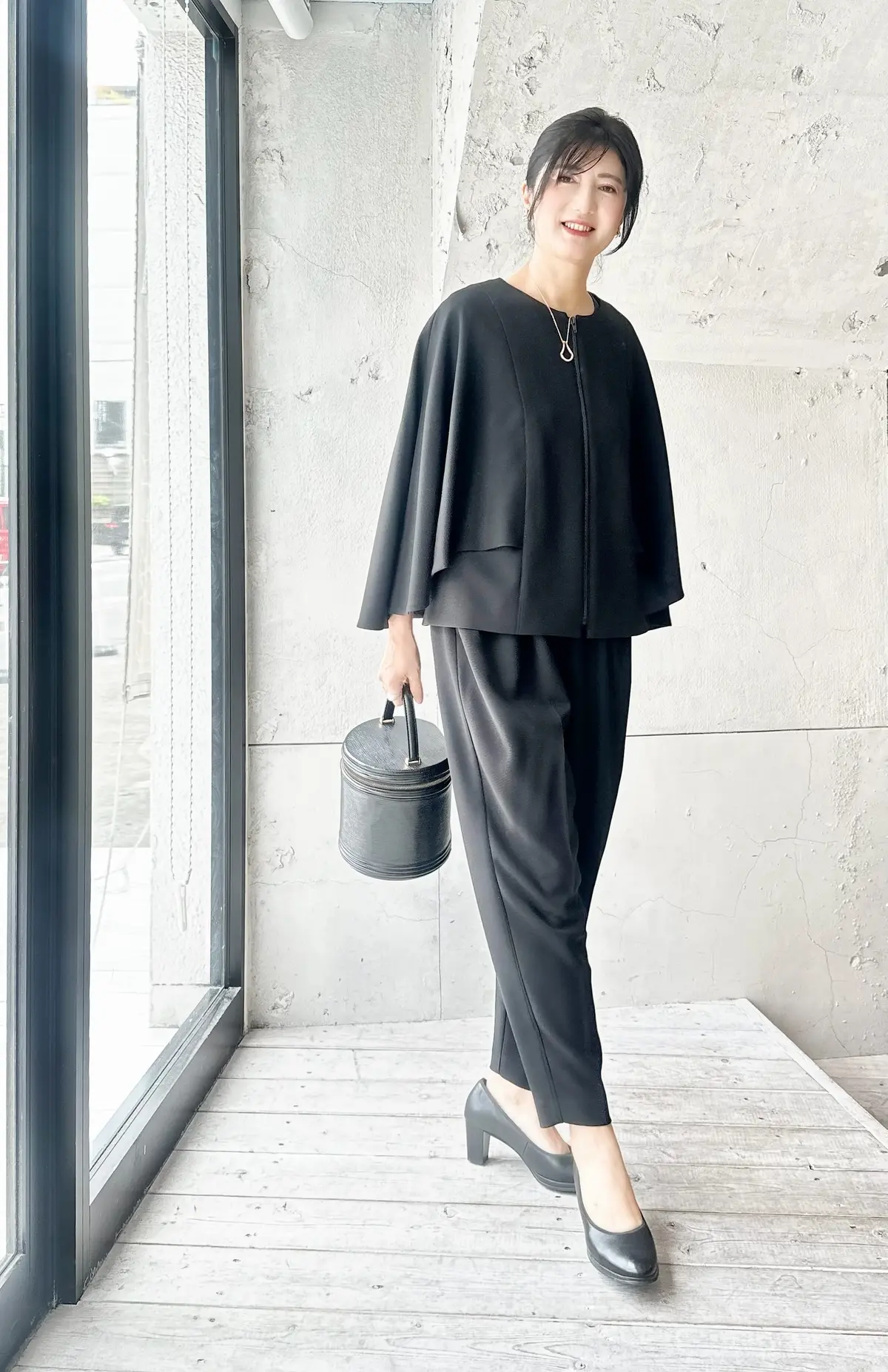 ケープデザインパンツスーツで恵比寿ウェスの画像_4