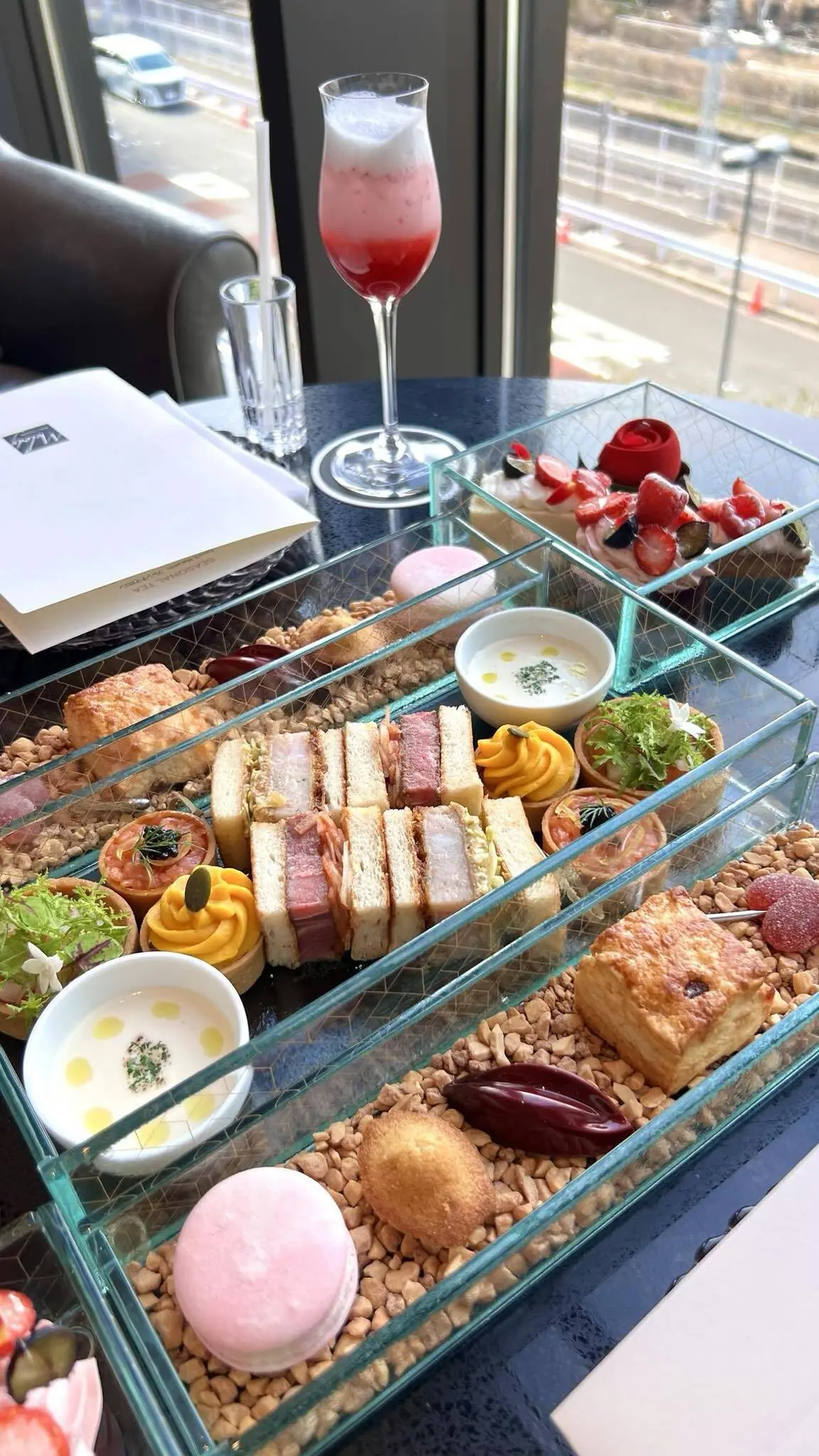 ヒルトン横浜✦ストロベリーアフタヌーンテの画像_3