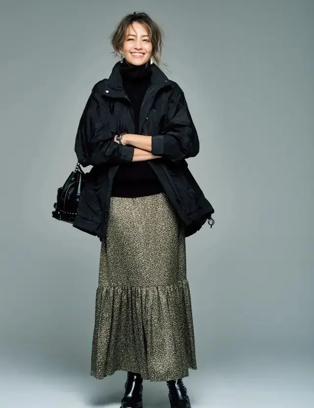 繊細な色柄のティアードでレオパード柄をフェミニンに楽しむ