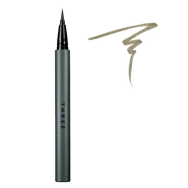 煙ったようなモード感のあるグレイッシュグリーン