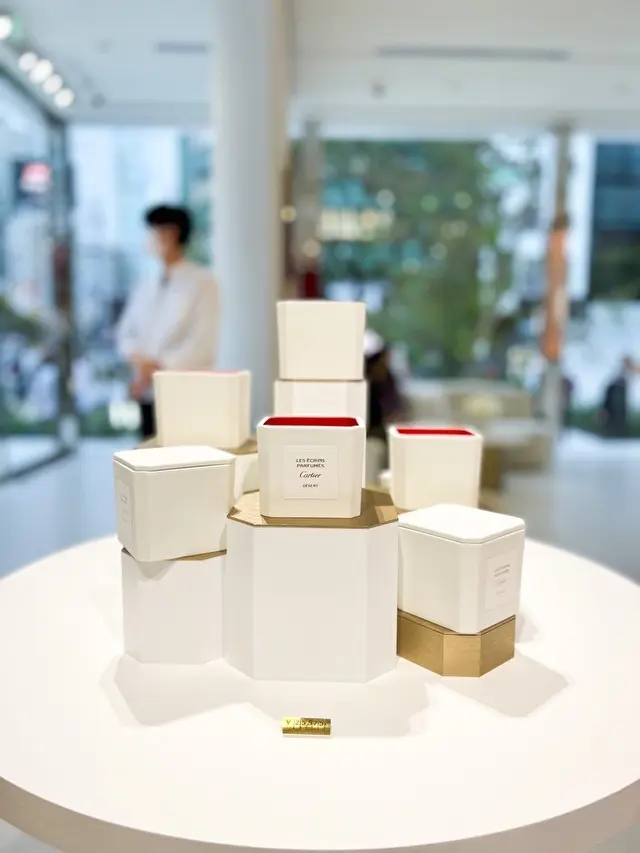 レ　ゼクラン　パルフェメ　カルティエ