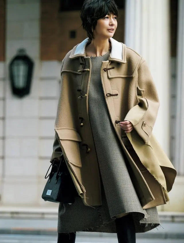 富岡佳子さんが着る、街で華やぐ「印象派コの画像_1