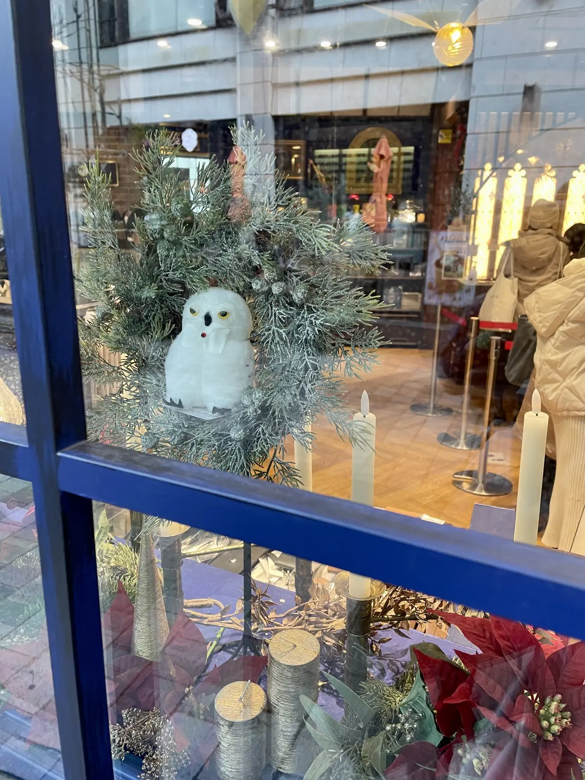 ハリーポッターマホウドコロ、フクロウ、白フクロウ、人形、リース、赤坂、窓際、